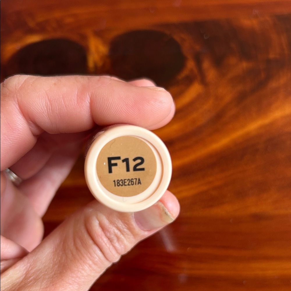 Revolution Cream Foundation Stick - Picture 2 of 3